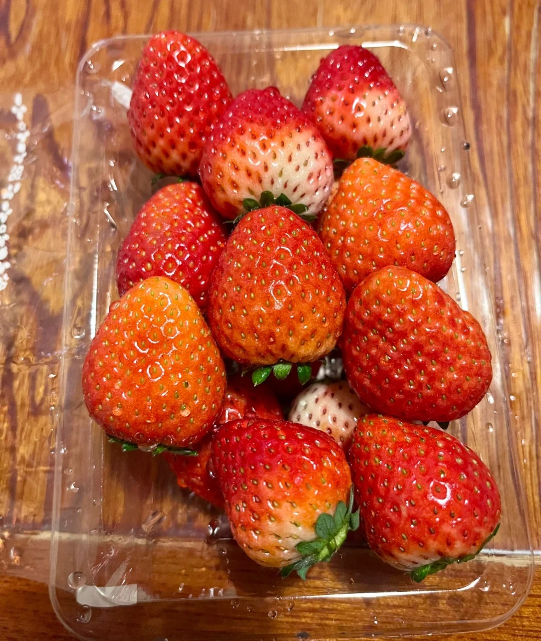 10:30 ▼伊豆長岡草莓採摘（園內停留約40分鐘，30分鐘不限量暢采暢吃，費用已包含）